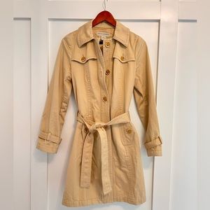 Banana republic 100% cotton raincoat. Like brand new. No stains or tears.
